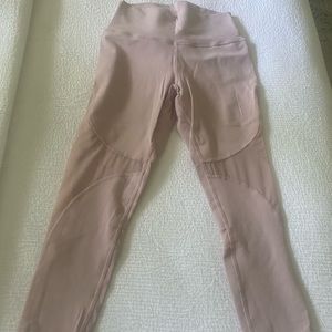 Alo legging with mesh detailing in blush